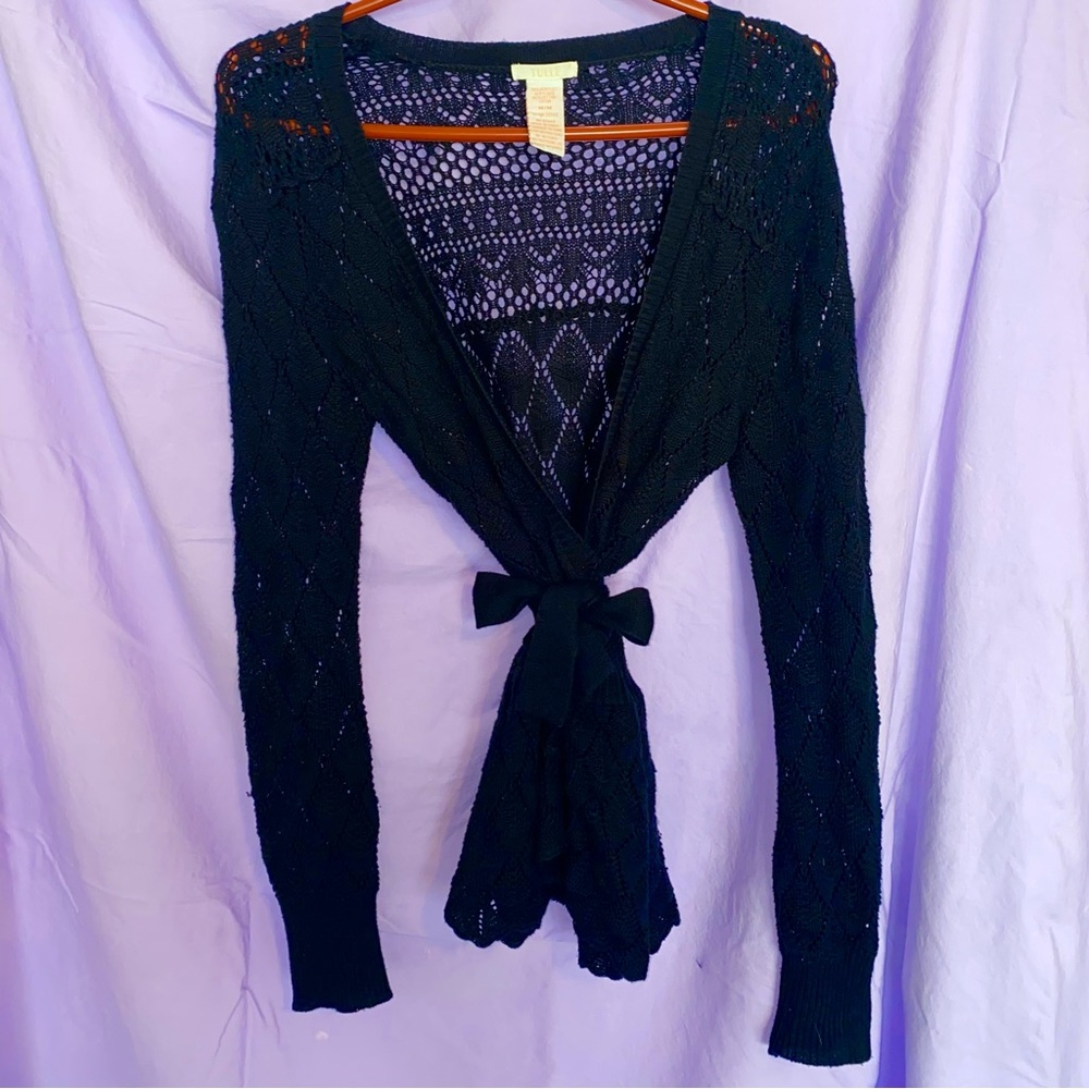 Tulle Fashion Brand
Peplum Mesh Sweater 
w/Attached Tie Belt
Black
Size Medium